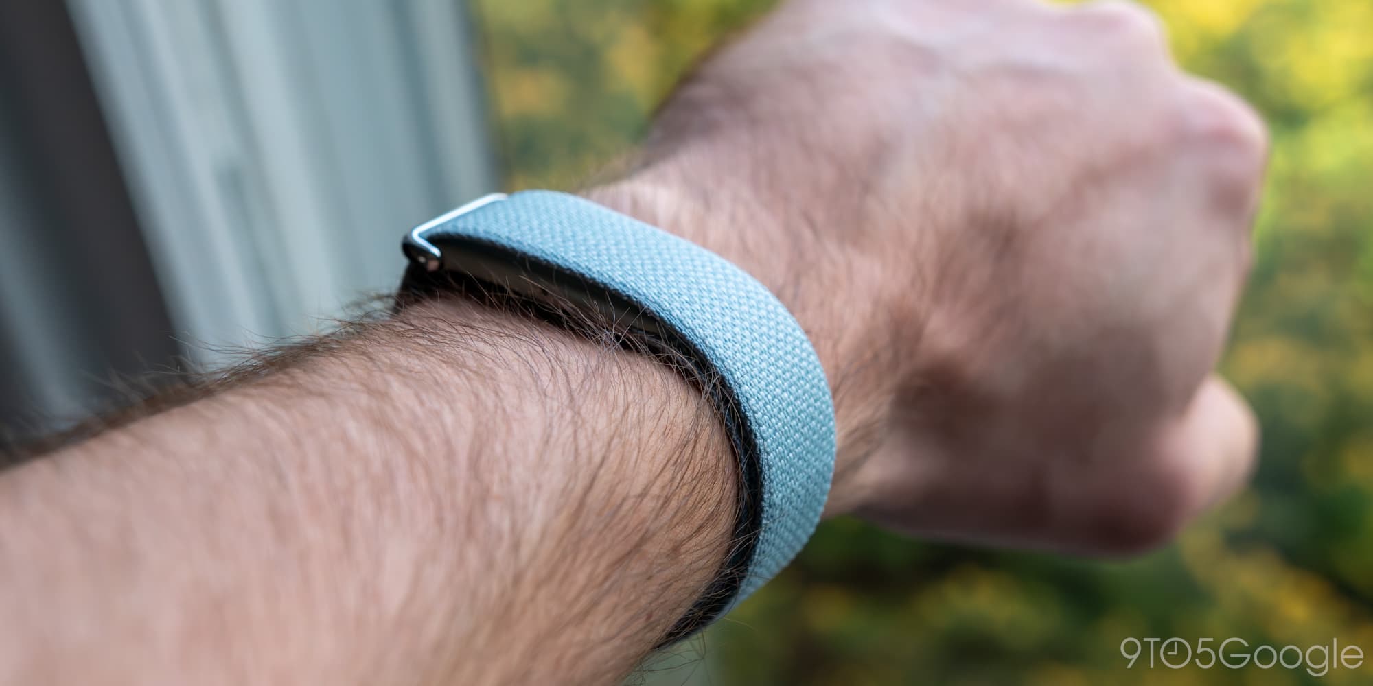 Fitbit Air Review: $99 Band With a Hallucinating AI Coach